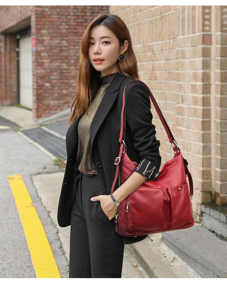 Wandelbare Schultertasche aus genarbtem Leder