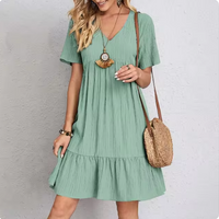 Einfarbiges Babydoll-Kleid mit V-Ausschnitt „Carla“