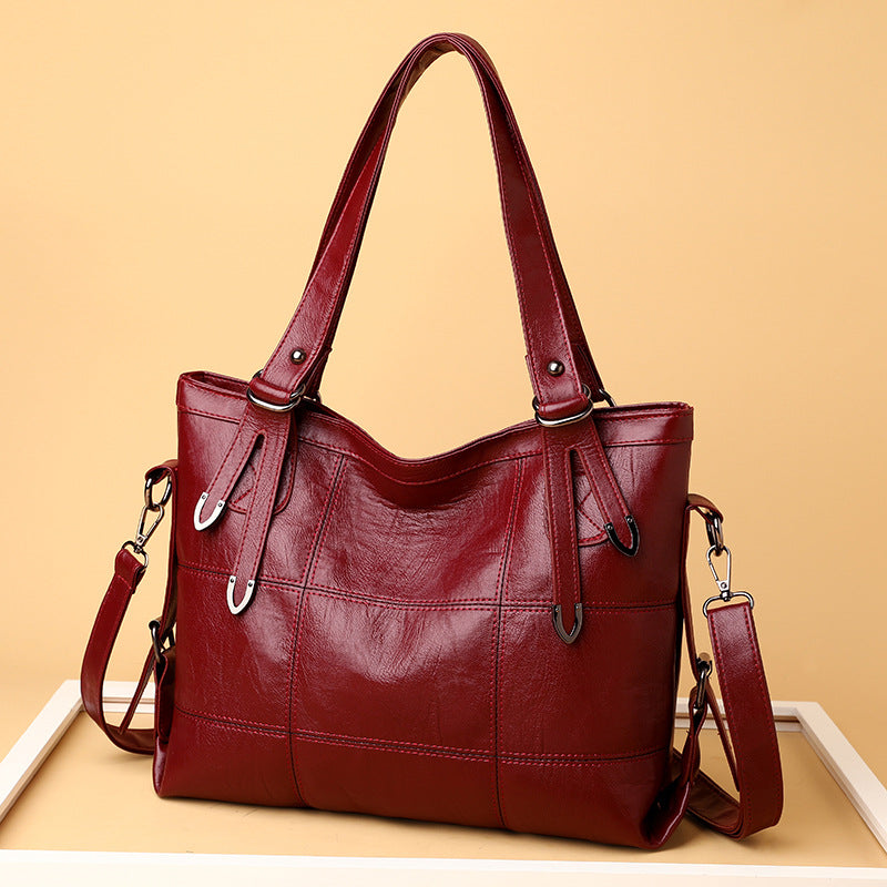 Shopper mit Ziernähten aus PU-Kunstleder