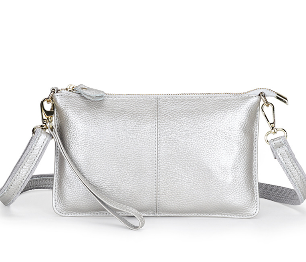 Crossbody-Clutch aus Kunstleder
