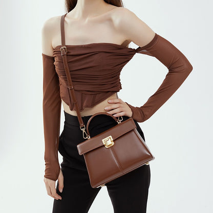 Schultertasche aus Leder mit Schnalle