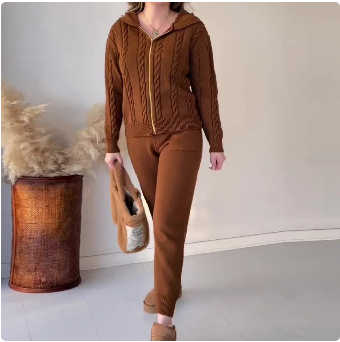 Zopfstrick-Set aus Kapuzenjacke und Hose „Elodie“