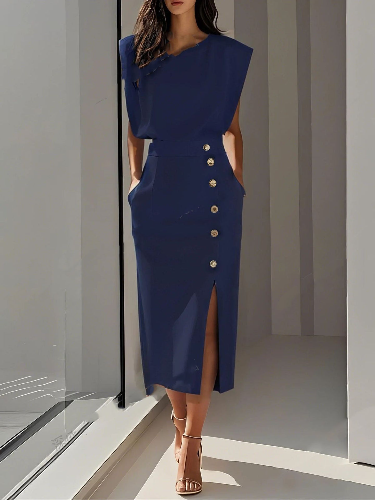 Structured Sleeveless Midi Dress “Stephanie”