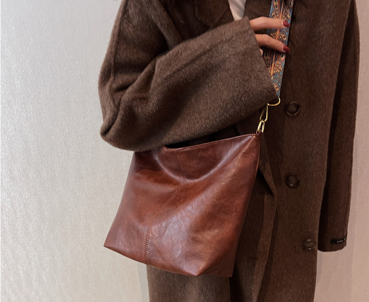 Lässige Schultertasche aus PU-Kunstleder