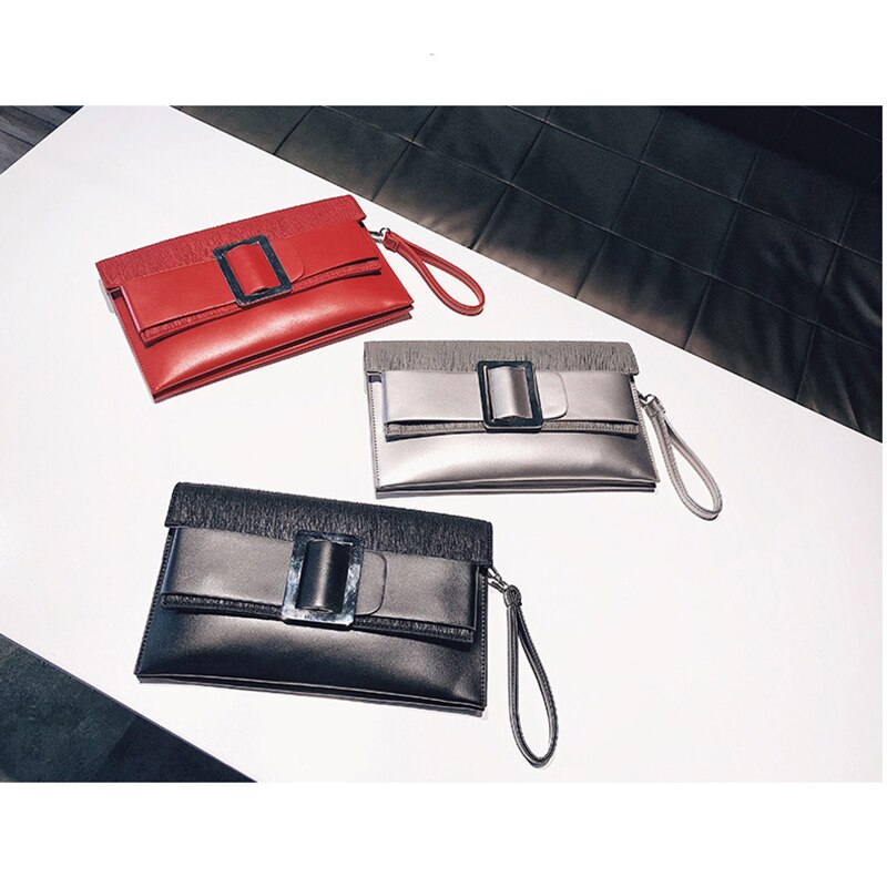 Clutch mit Schnalle aus PU-Kunstleder