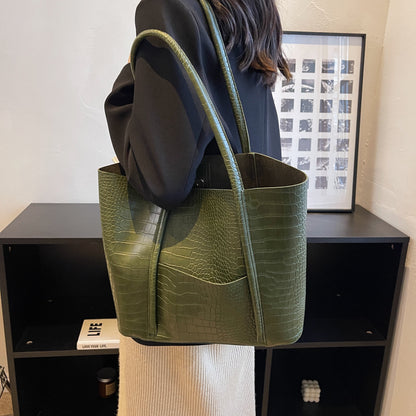 Shopper in Kroko-Optik aus PU-Kunstleder mit Etui