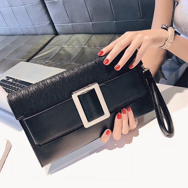 Clutch mit Schnalle aus PU-Kunstleder